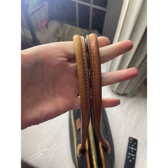 Preloved Dooney & Bourke Pebble Grain Tote – Classic Charm, Timeless Style - Picture 5 of 5